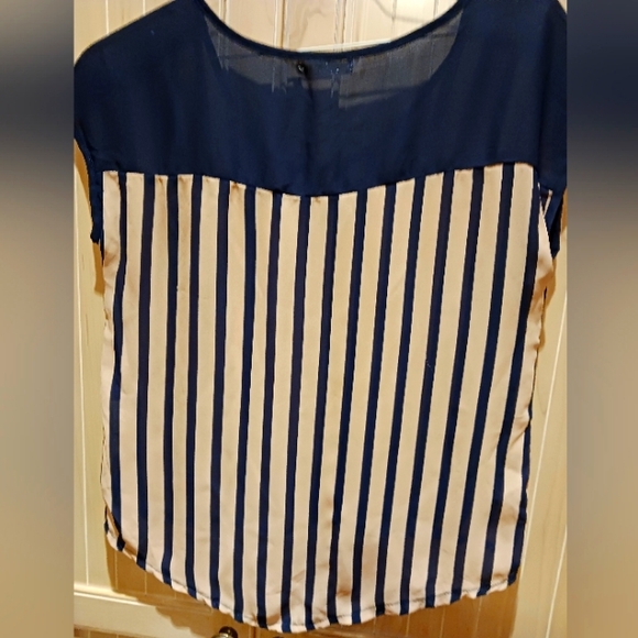 Mostasa Sleeveless Blouse EUC medium - Picture 2 of 5